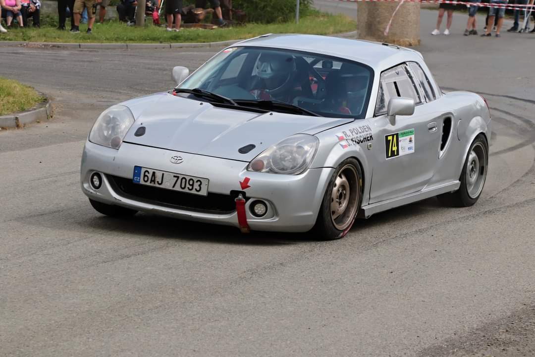 Závodní vůz Toyota MR2 týmu RevIt Racing